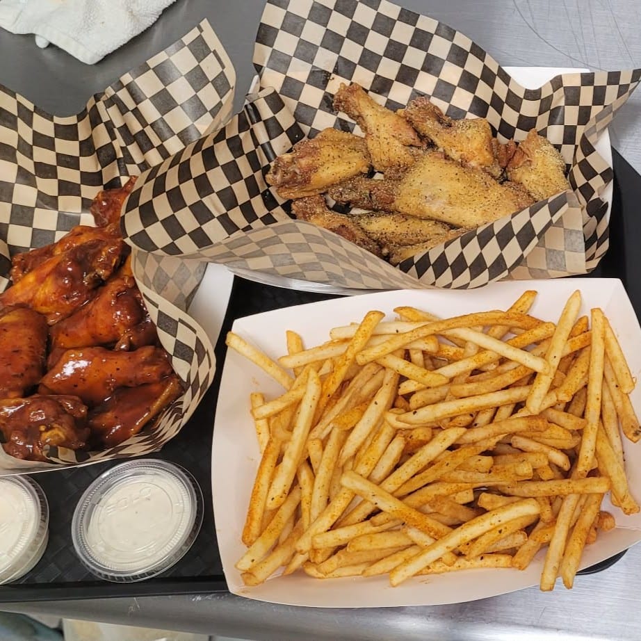 10 Wings Combo- 2 Flavors.